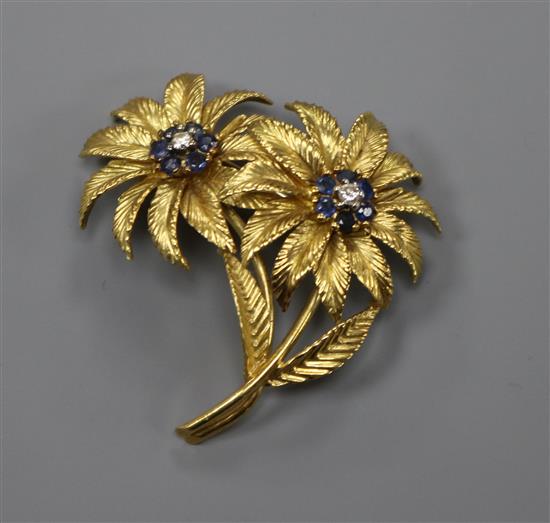 An 18ct gold and gem set twin flower head brooch, 41mm.